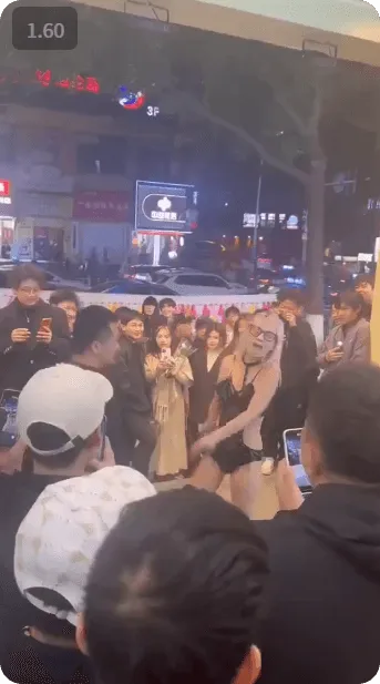 长沙解放西广场附近的大瓜